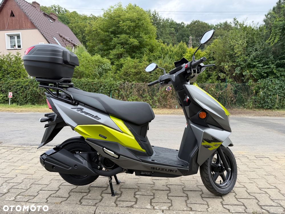 Suzuki Avenis - 26