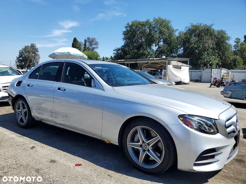 Mercedes-Benz Klasa E 300 9G-TRONIC AMG Line - 4
