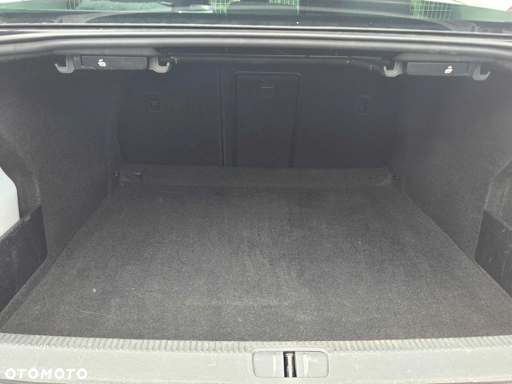 Volkswagen Passat - 8
