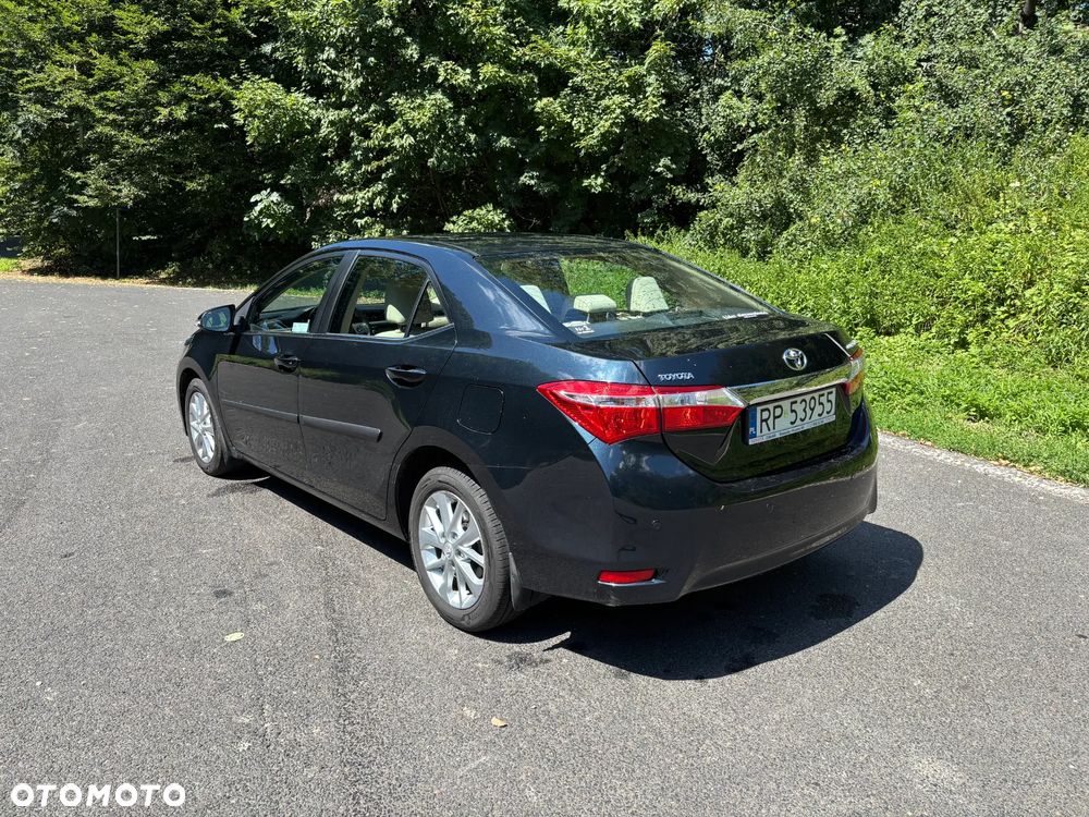 Toyota Corolla 1.6 Premium + - 4