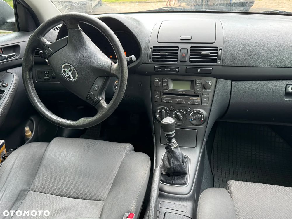 Toyota Avensis - 8