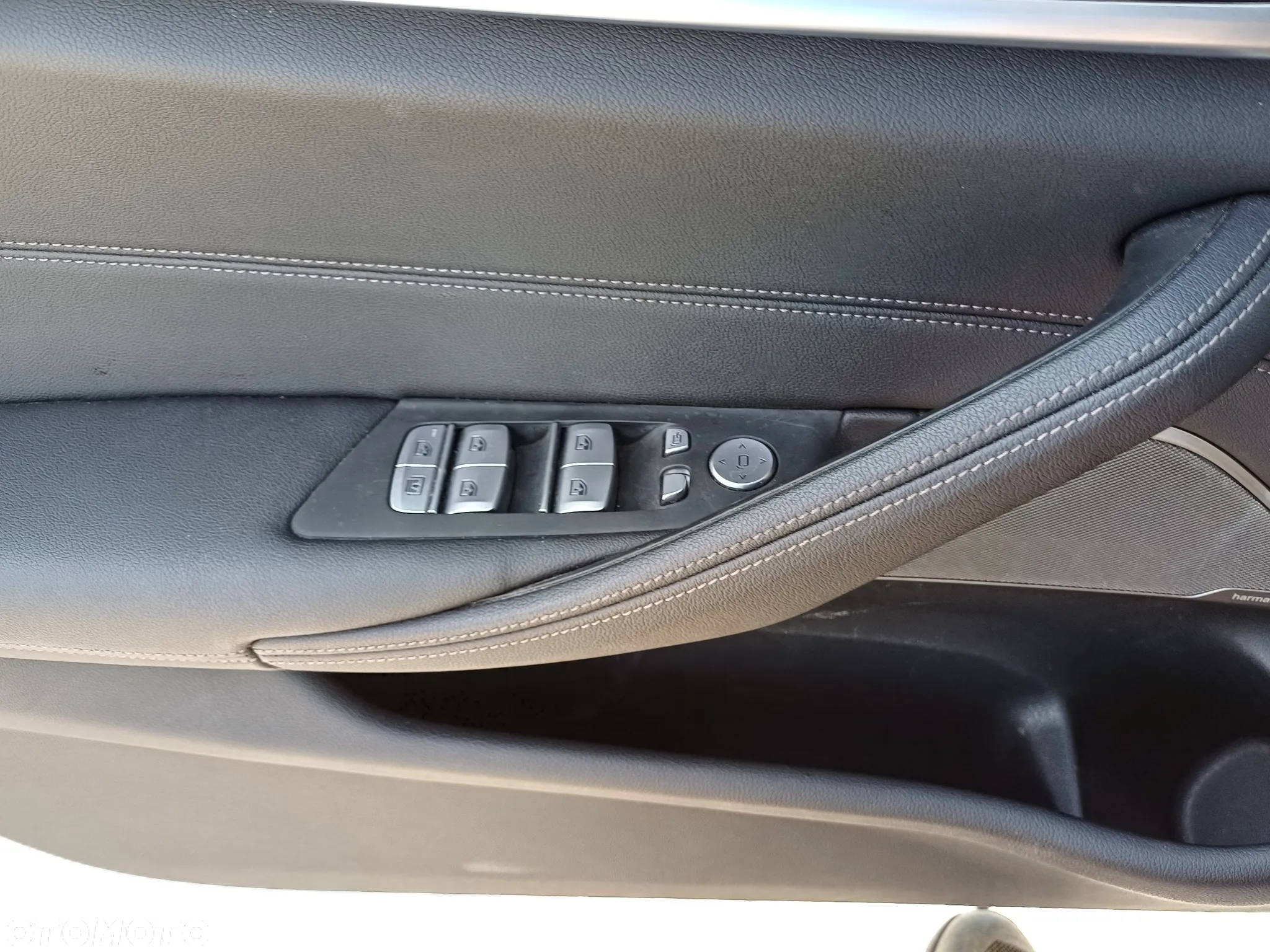 BMW Seria 5 518d - 14