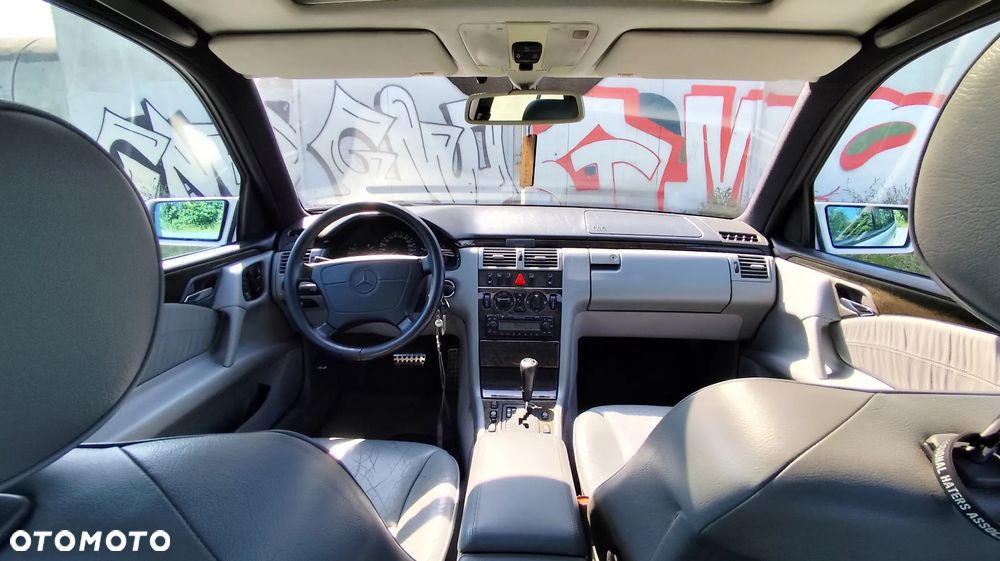 Mercedes-Benz Klasa E 320 Avantgarde - 13