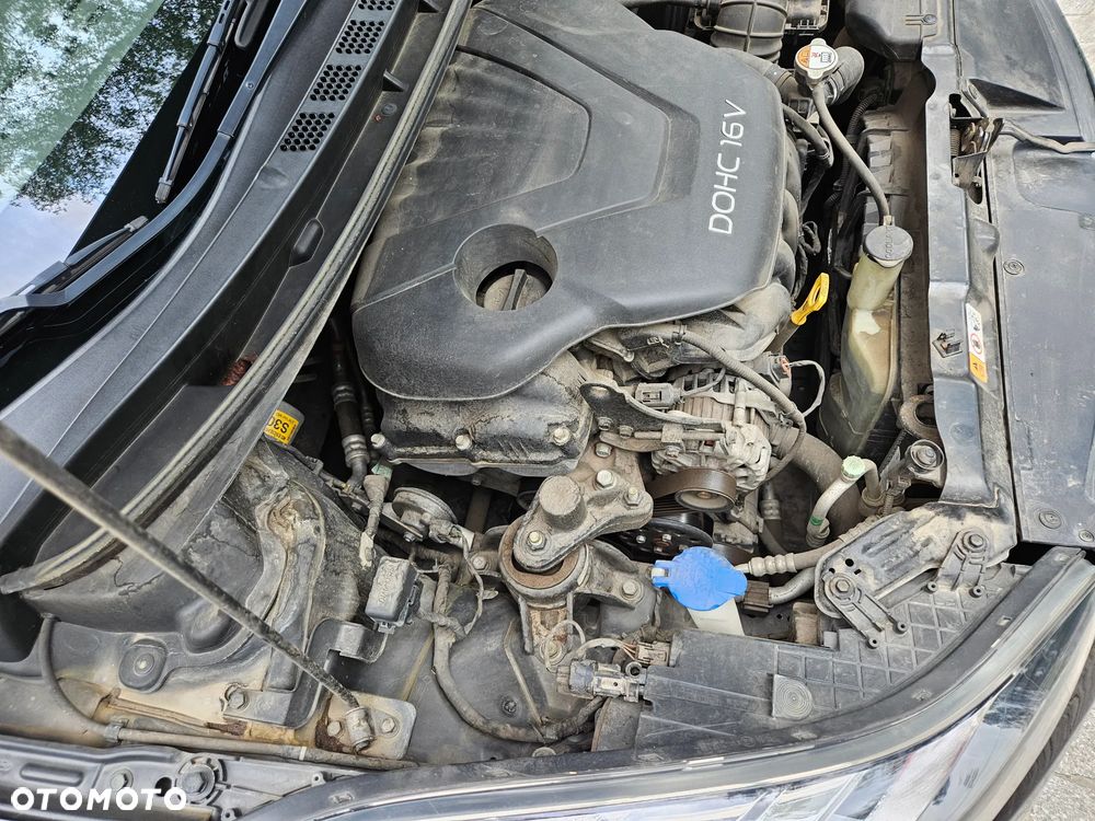 Hyundai Elantra 1.6 Comfort - 25