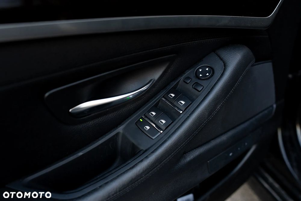BMW Seria 5 528i - 21