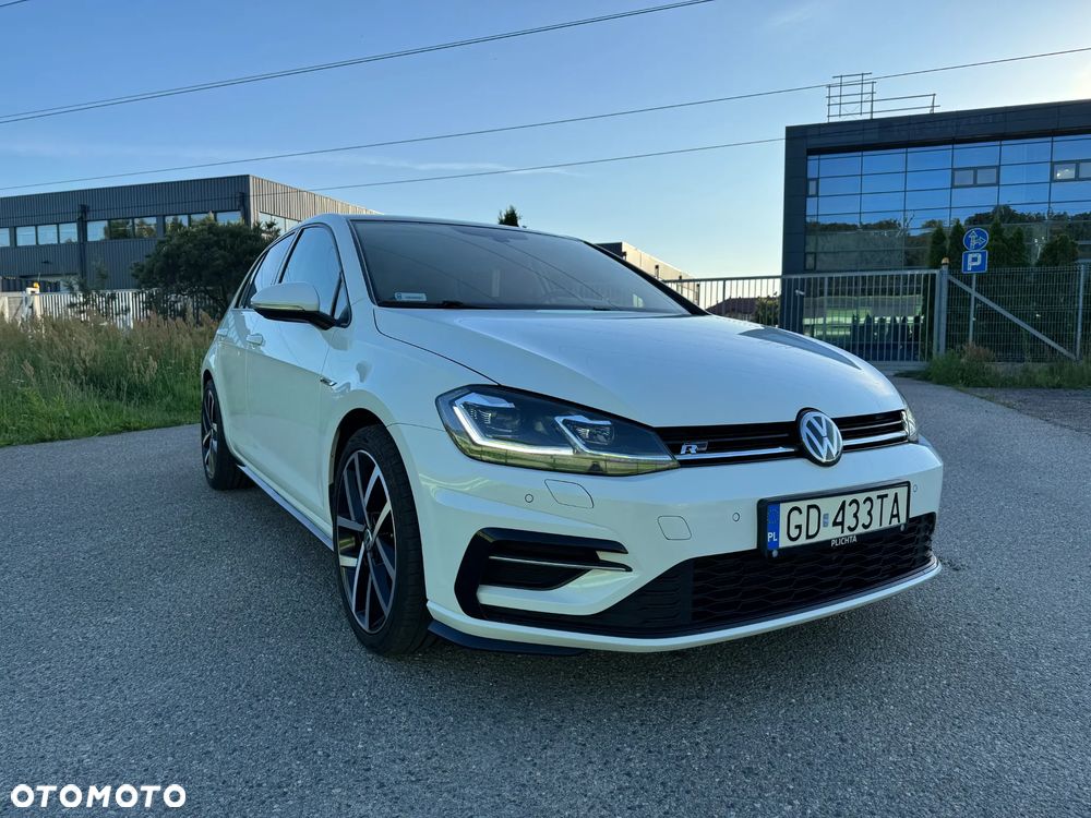 Volkswagen Golf - 1