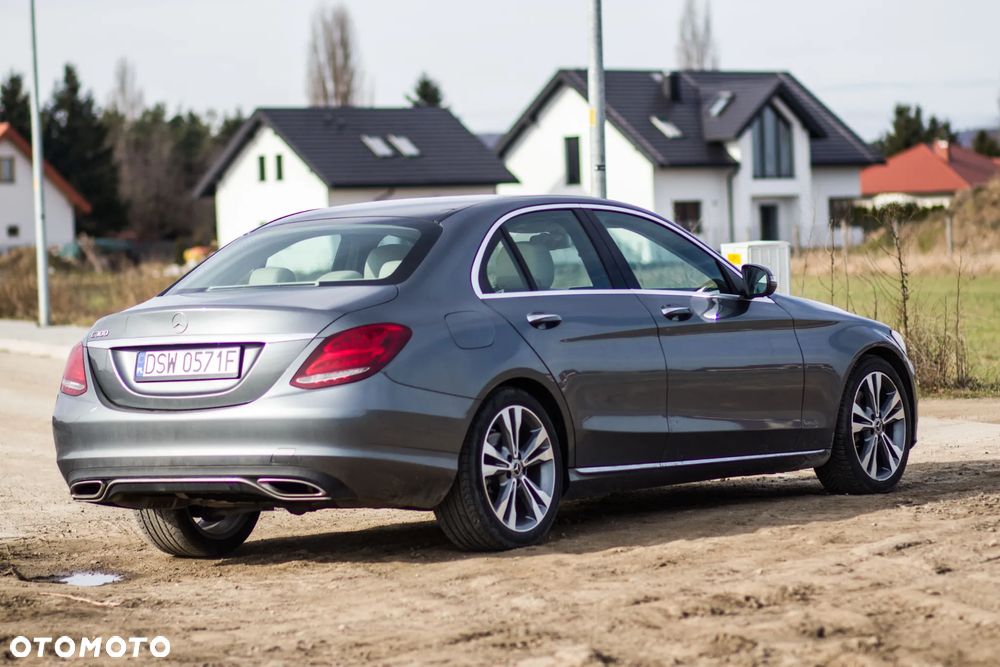 Mercedes-Benz Klasa C 300 9G-TRONIC Exclusive - 6
