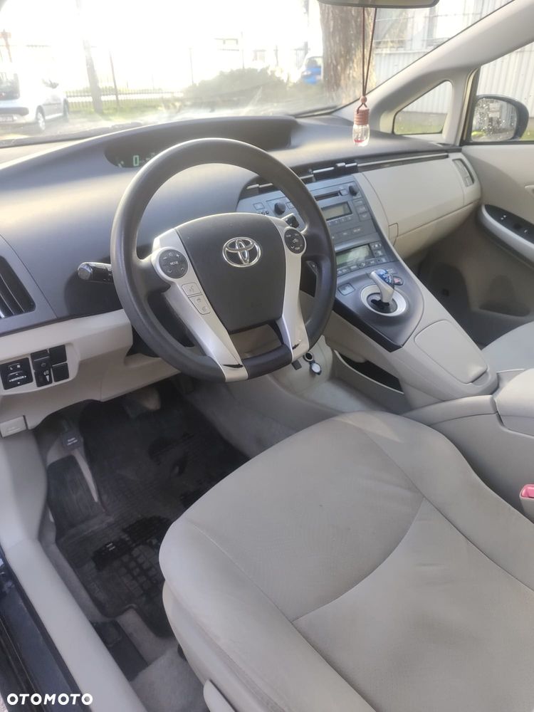 Toyota Prius 1.8 HSD Prestige - 8