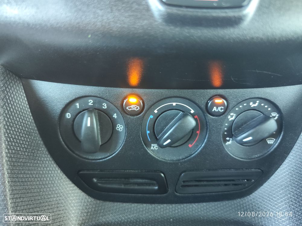 Ford Transit Connect - 26