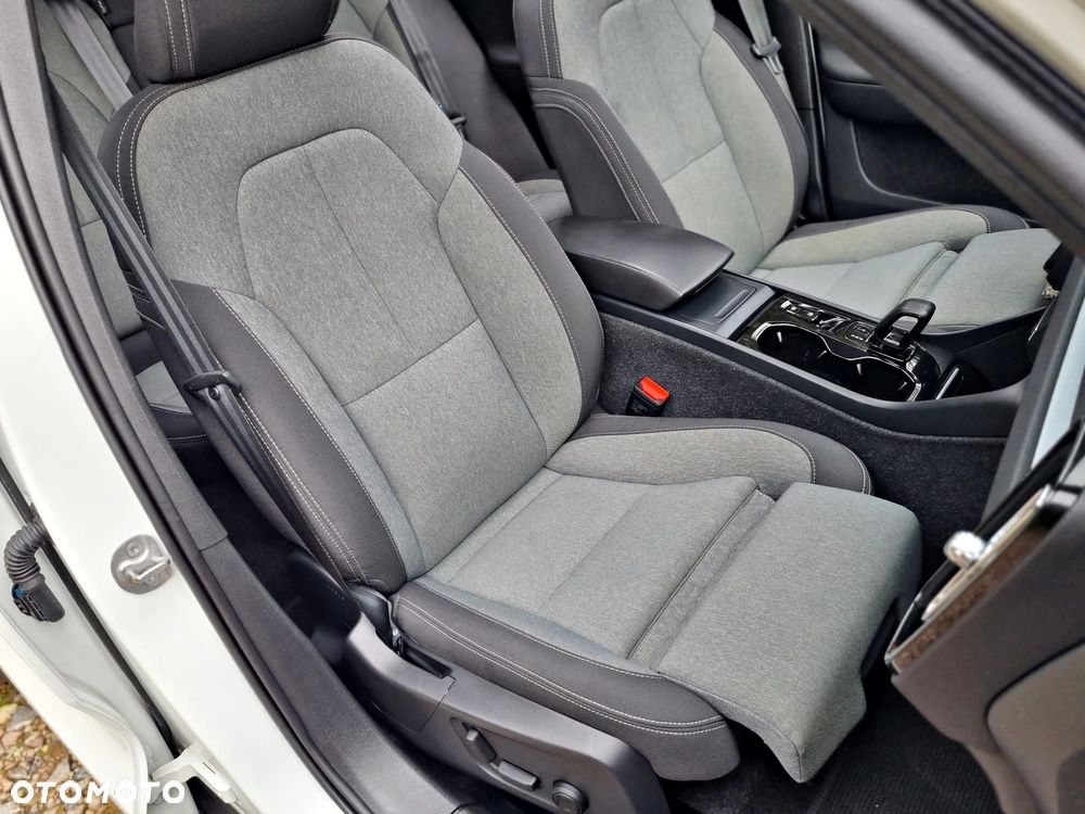 Volvo XC 40 B3 B DKG Plus Black Edition - 17