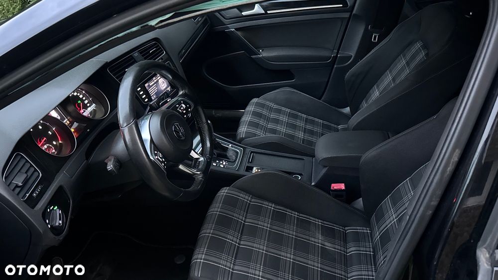 Volkswagen Golf - 19