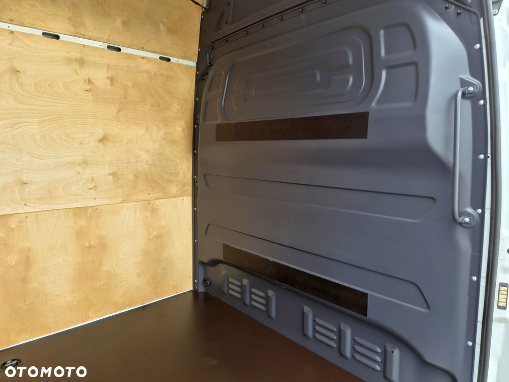 Mercedes-Benz Sprinter - 21