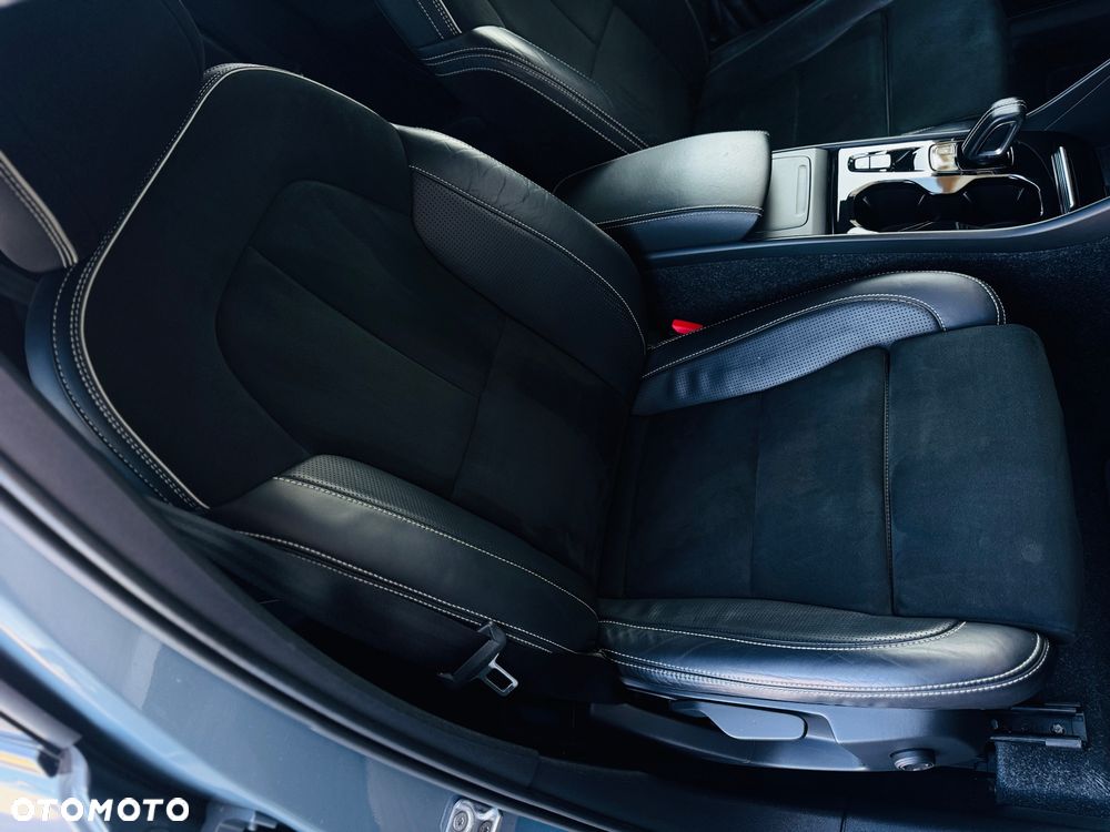 Volvo XC 40 D4 AWD Geartronic R-Design - 9