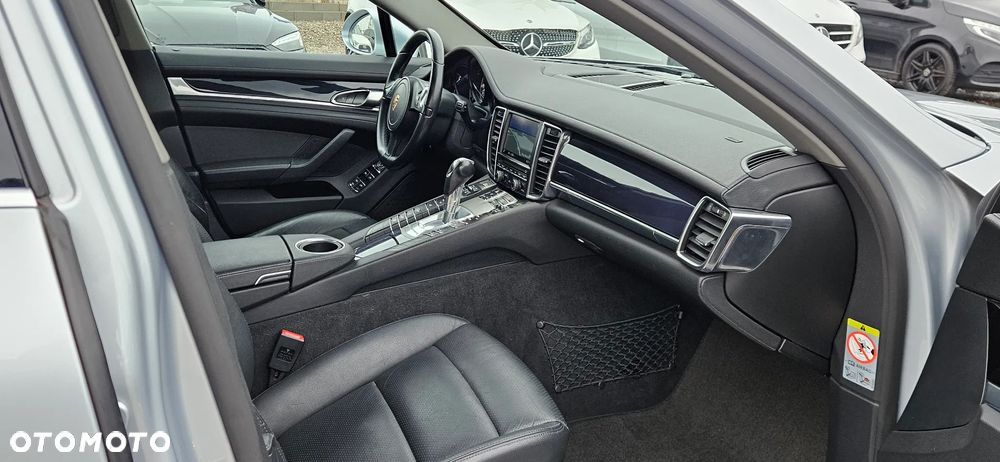 Porsche Panamera - 16