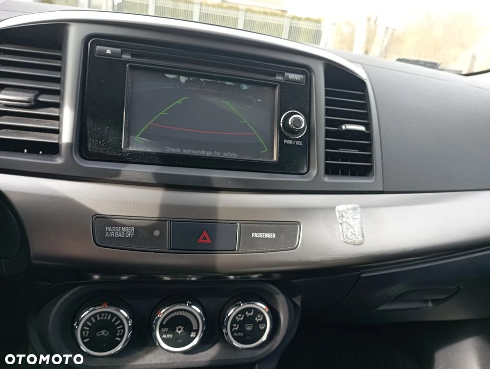 Mitsubishi Lancer 1.6 Intense - 11