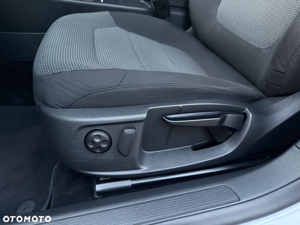 Volkswagen Passat 2.0 TDI Comfortline - 24