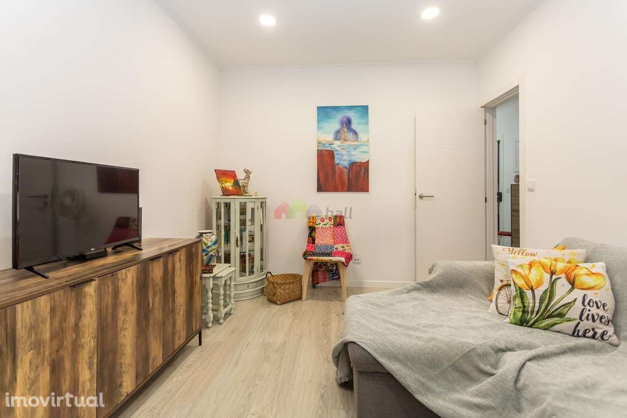 ApartamentoT2 totalmente remodelado na Av. Bocage, Barreiro - Grande imagem: 2/36