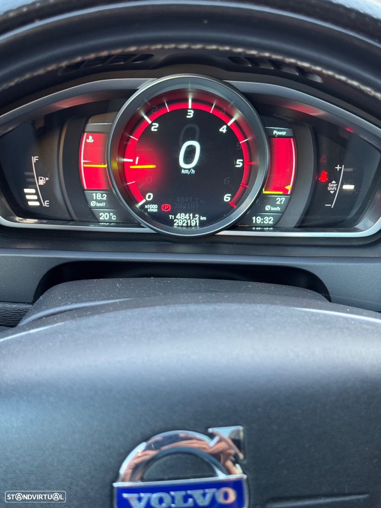 Volvo V40 D2 R Design - 12
