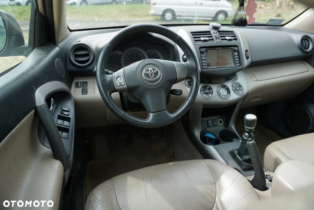 Toyota RAV4 2.2 D-4D Sol 180 - 11