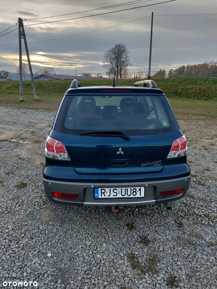 Mitsubishi Outlander 2.0 4WD Invite - 2