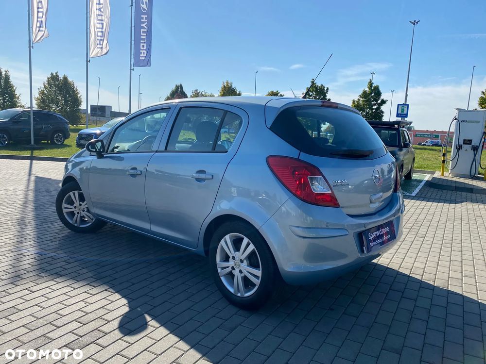 Opel Corsa 1.2 16V Essentia - 33