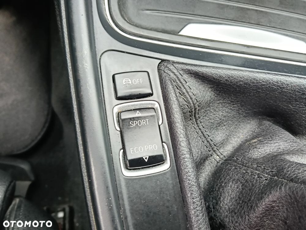 BMW Seria 3 318d DPF Edition Sport - 19