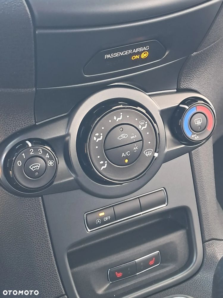 Ford Fiesta 1.0 Champions Edition - 36