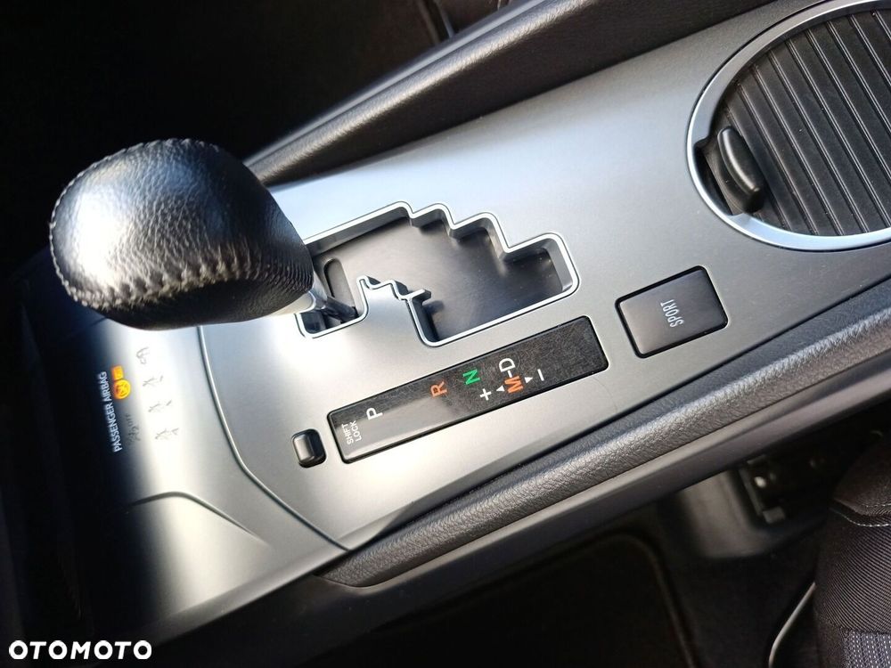 Toyota Avensis 1.8 Premium MS - 31