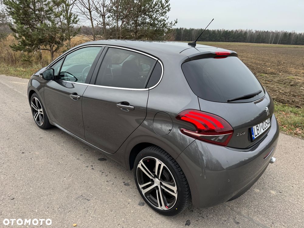 Peugeot 208 - 11