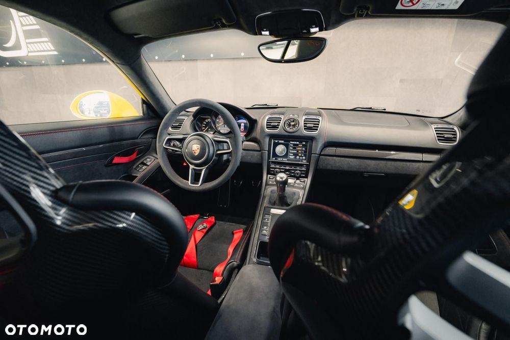 Porsche Cayman GT4 - 17