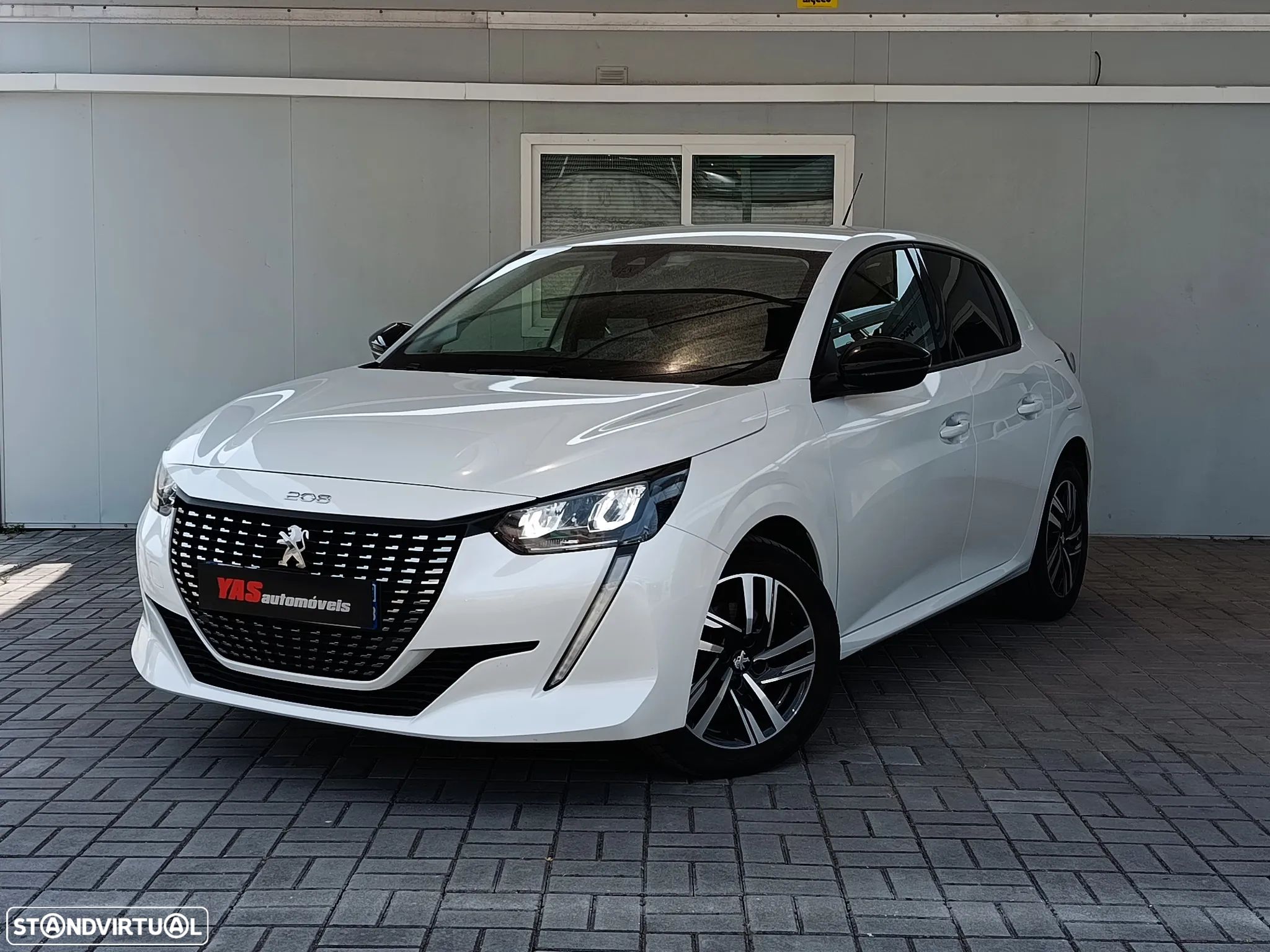 Peugeot 208 - 1