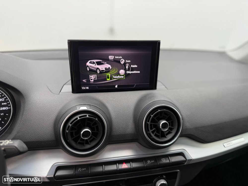 Audi Q2 30 TFSI Design - 12