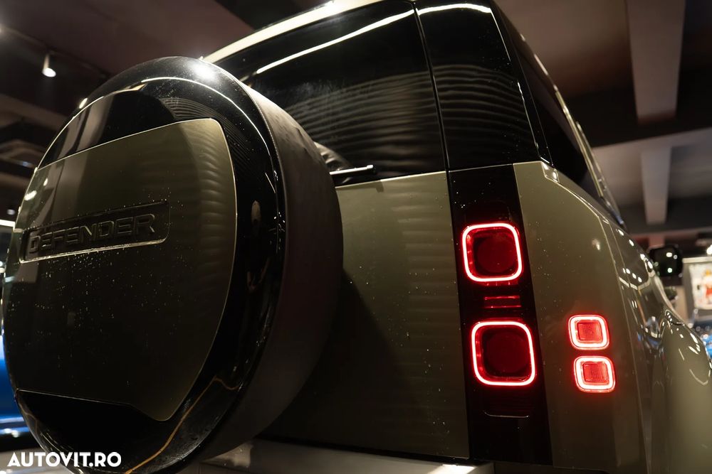 Land Rover Defender 110 2.0 P300 SE - 3