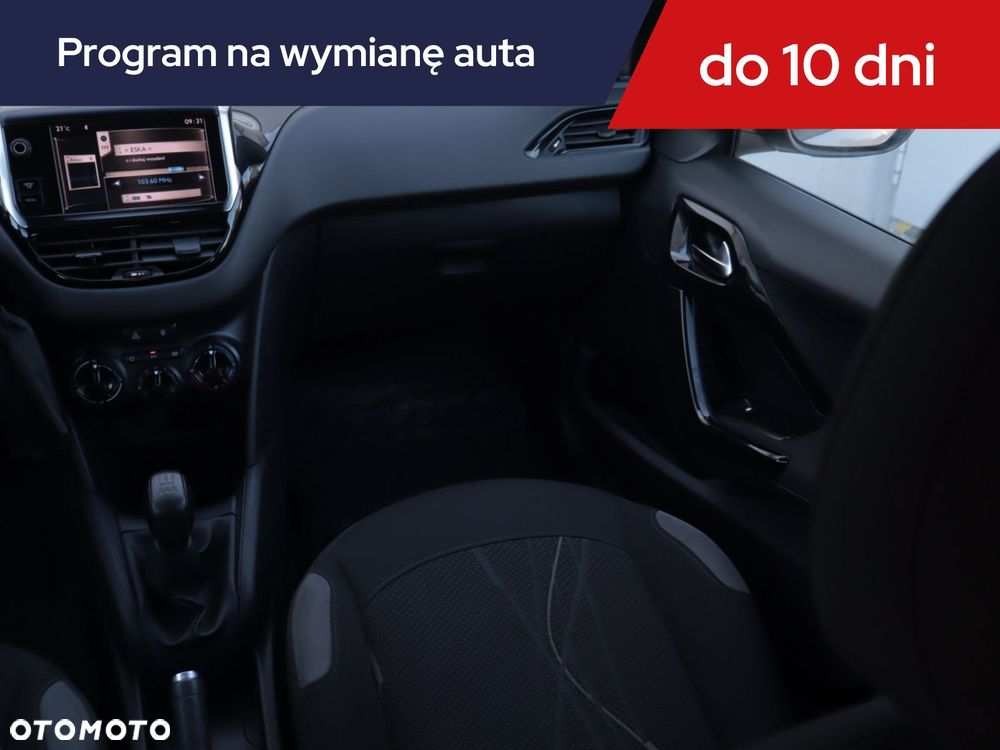 Peugeot 208 - 10