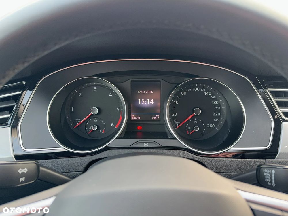 Volkswagen Passat - 13