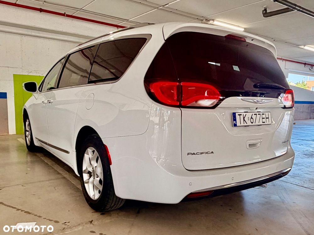 Chrysler Pacifica - 9
