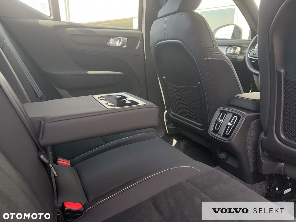 Volvo XC 40 B3 B DKG Plus Dark - 19