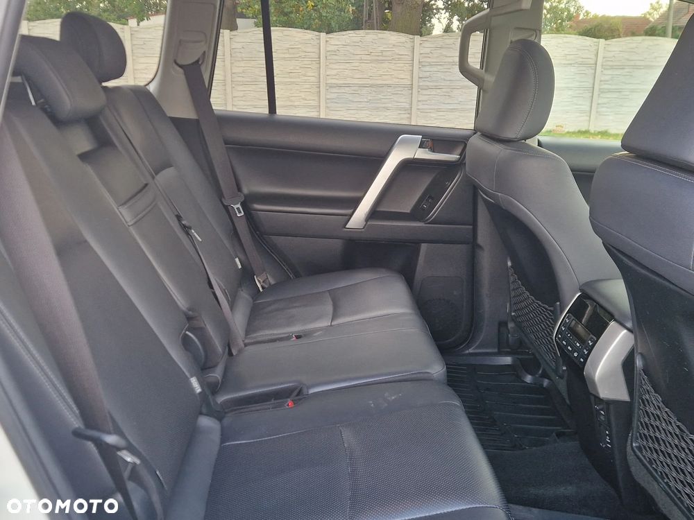 Toyota Land Cruiser - 26