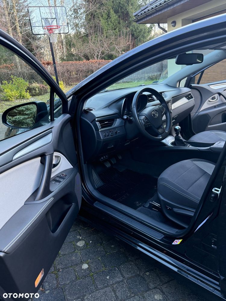 Toyota Avensis 2.0 D-4D Premium - 30