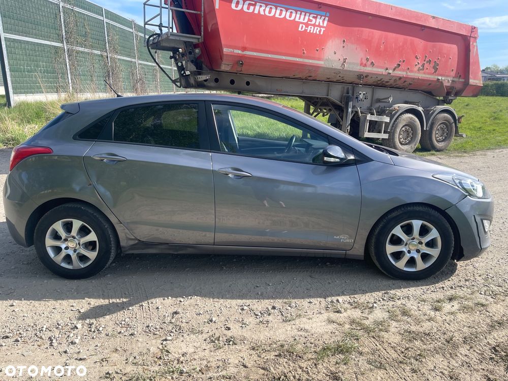 Hyundai i30 1.4 CRDi Trend - 4