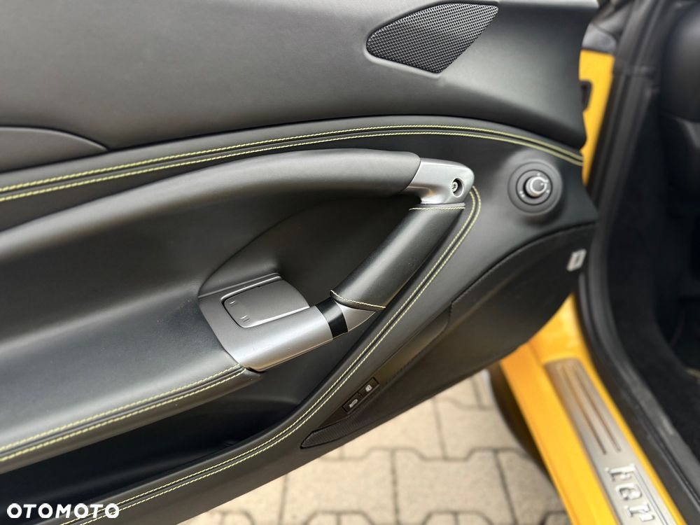 Ferrari F8 Spider - 26