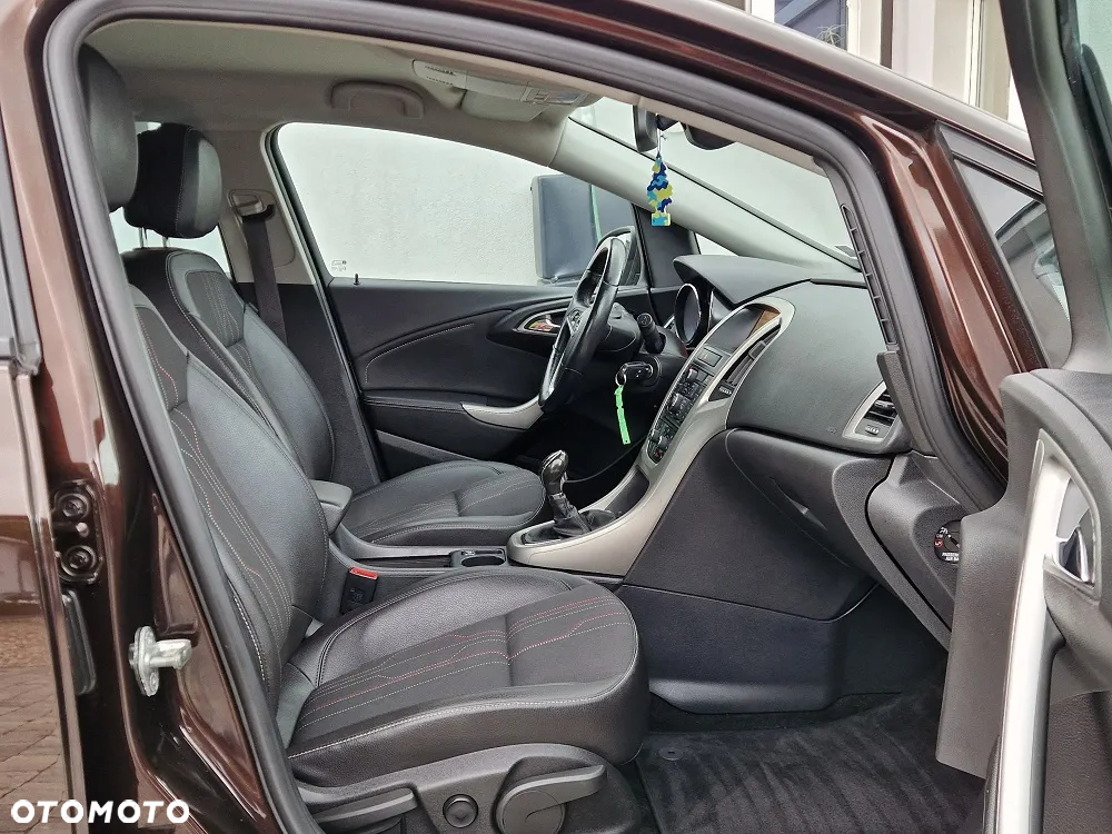 Opel Astra 1.4 Turbo 150 Jahre - 9
