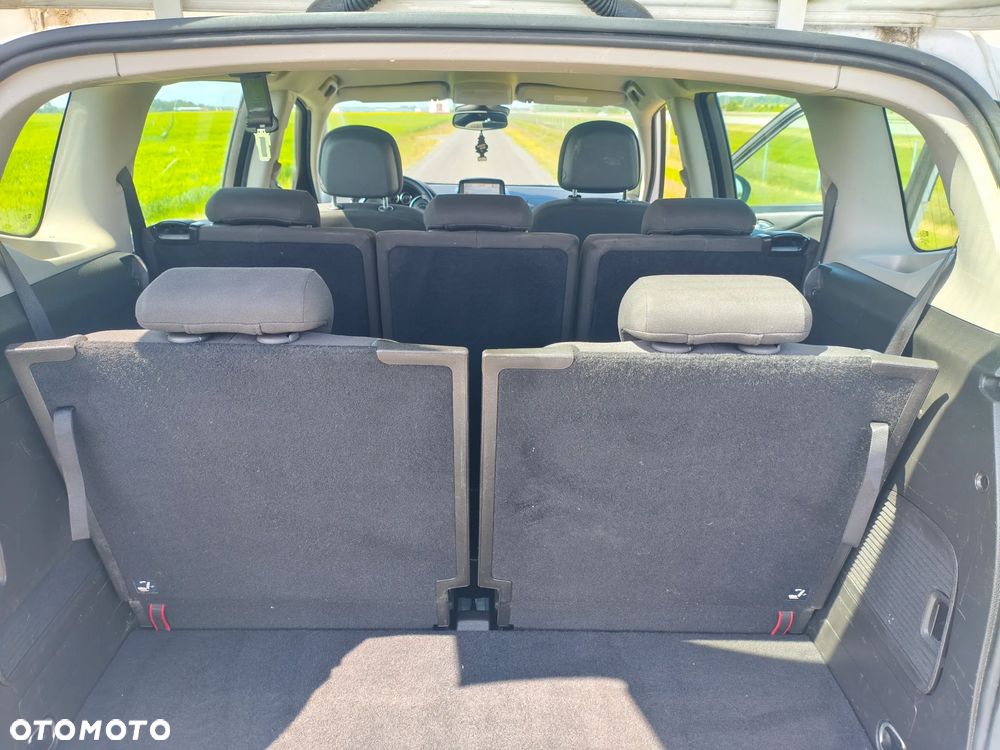 Ford Kuga 2.0 TDCi 2x4 Titanium - 13