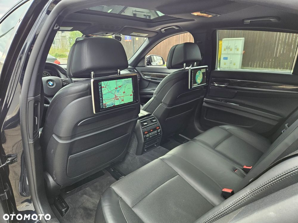 BMW Seria 7 750i xDrive Edition Exclusive - 23