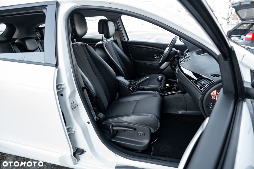 Renault Megane ENERGY TCe 115 Start & Stop Bose Edition - 27