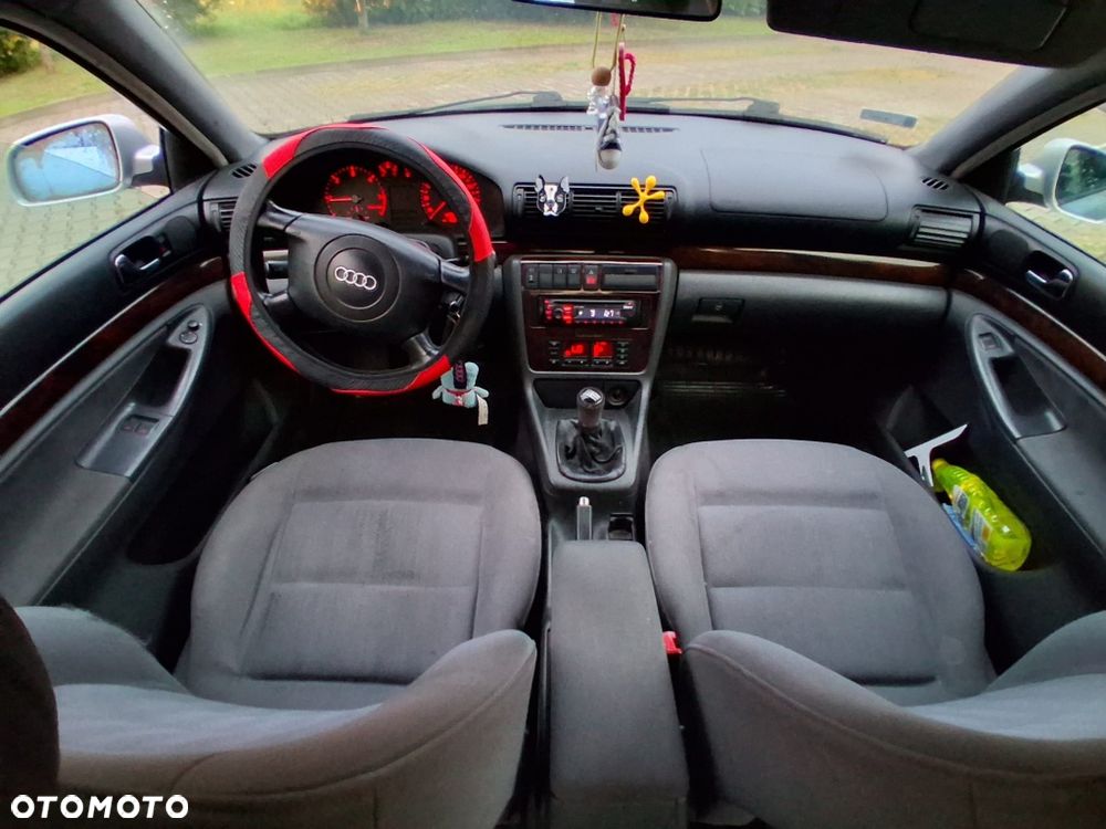 Audi A4 Limousine - 8