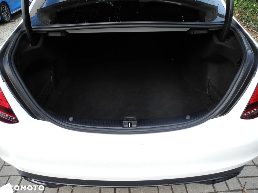 Mercedes-Benz Klasa C 220 d 4MATIC 9G-TRONIC - 23