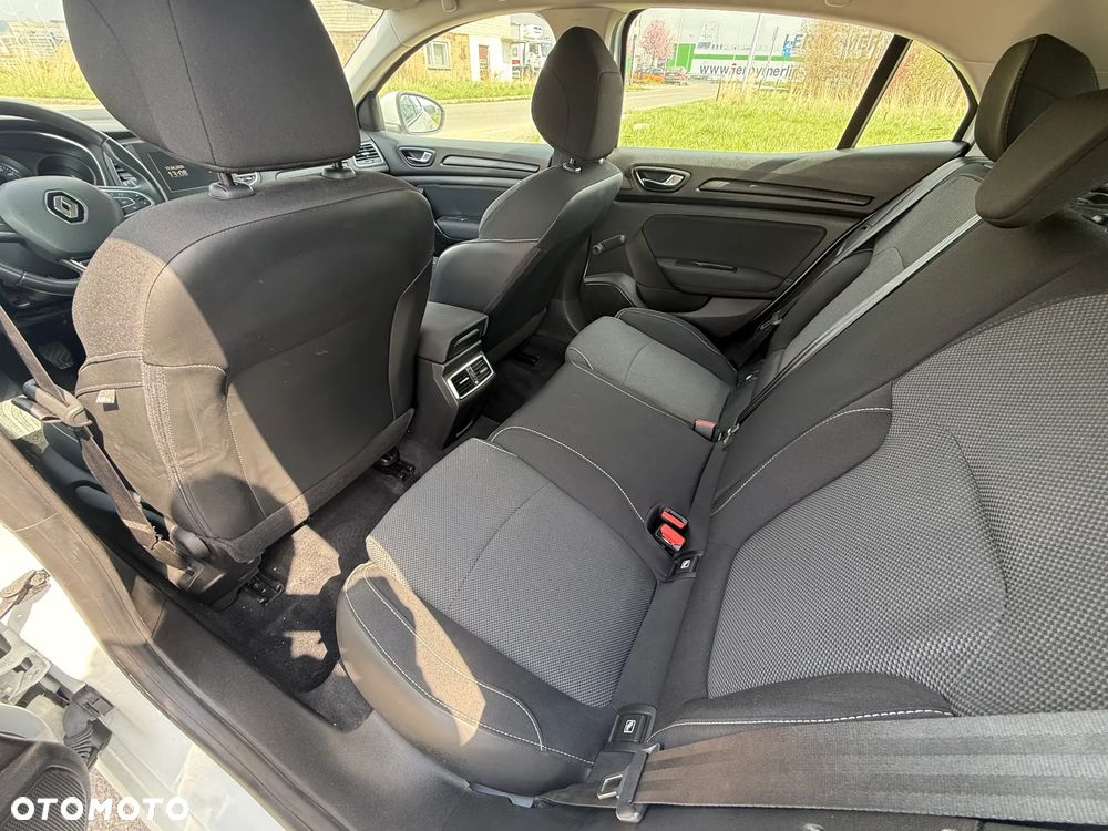 Renault Megane 1.5 Blue dCi Intens - 11