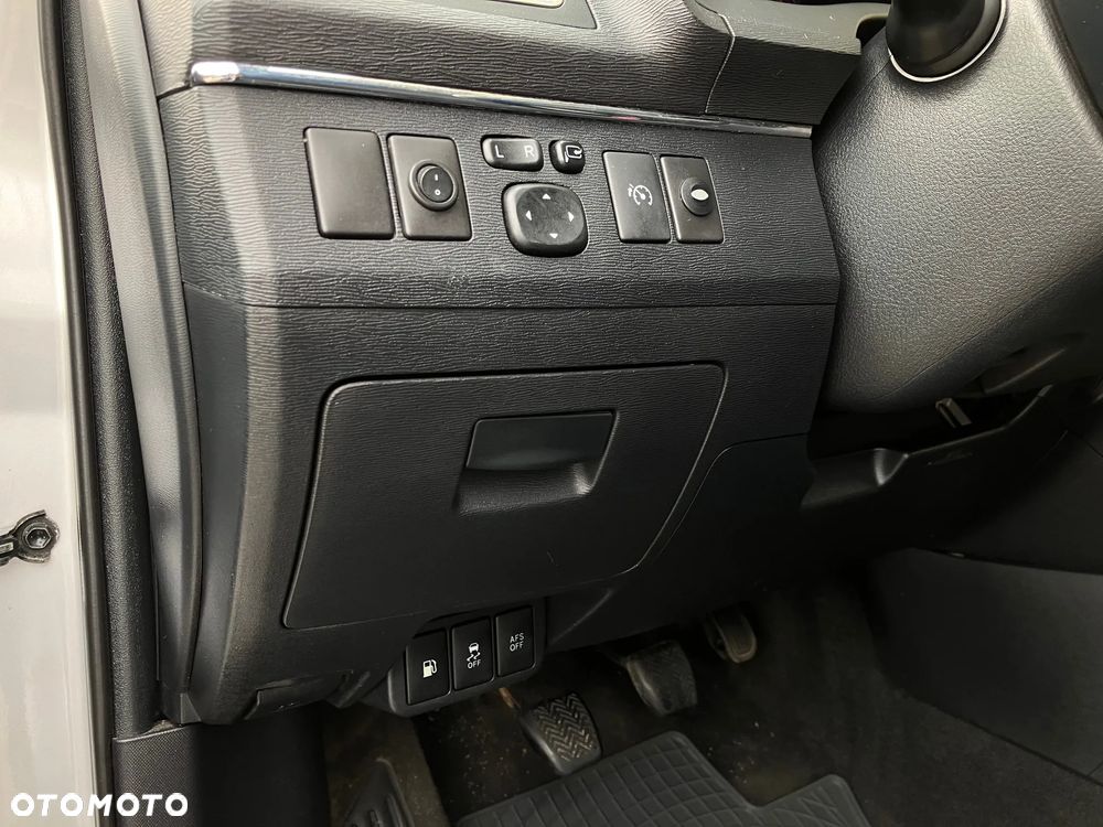 Toyota Avensis 1.8 Premium - 32
