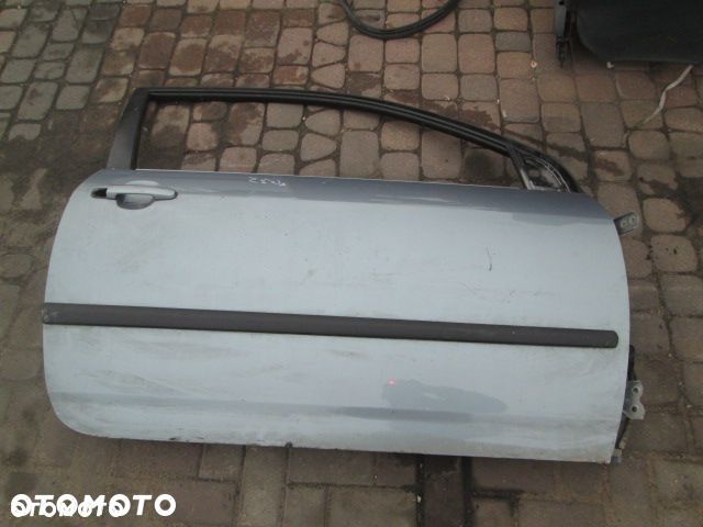 DRZWI TOYOTA COROLLA E12 PRAWY PRZÓD 3D - 1